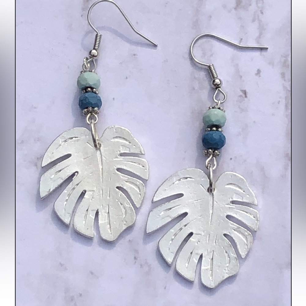 Mostera leaf earrings